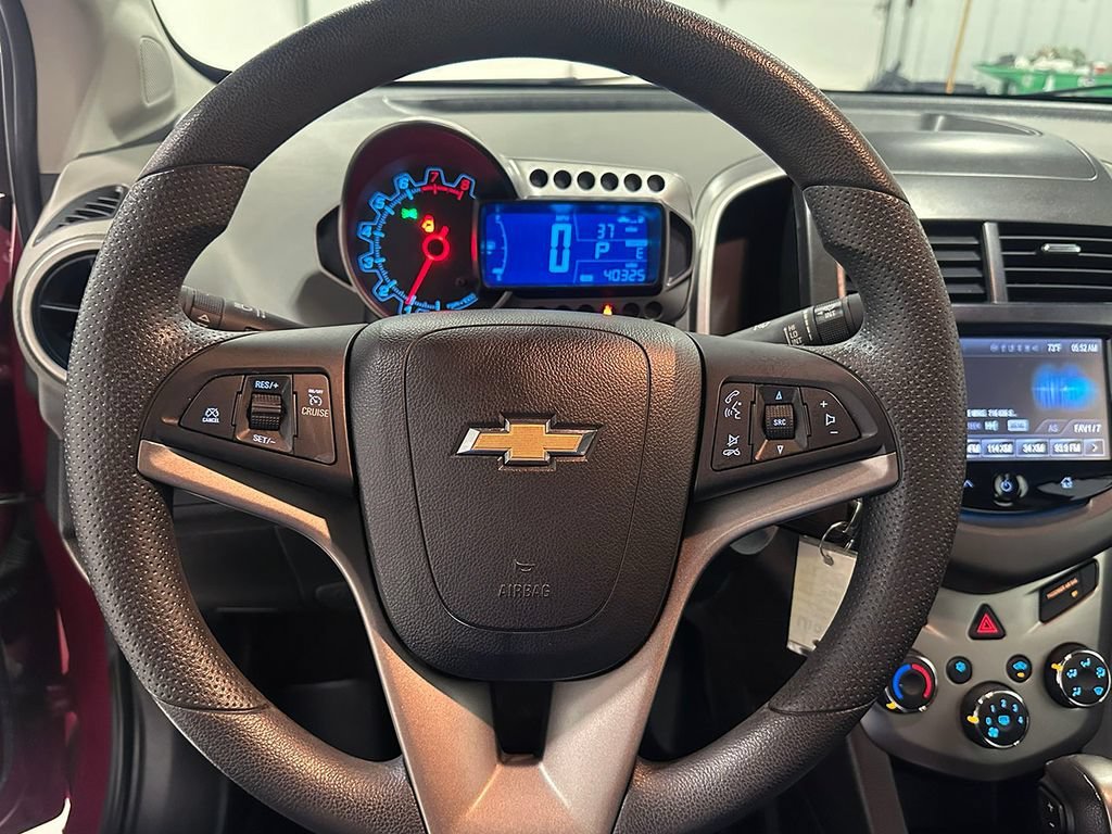 Used 2014 DEEP MAGENTA METALLIC Chevrolet LT image 30