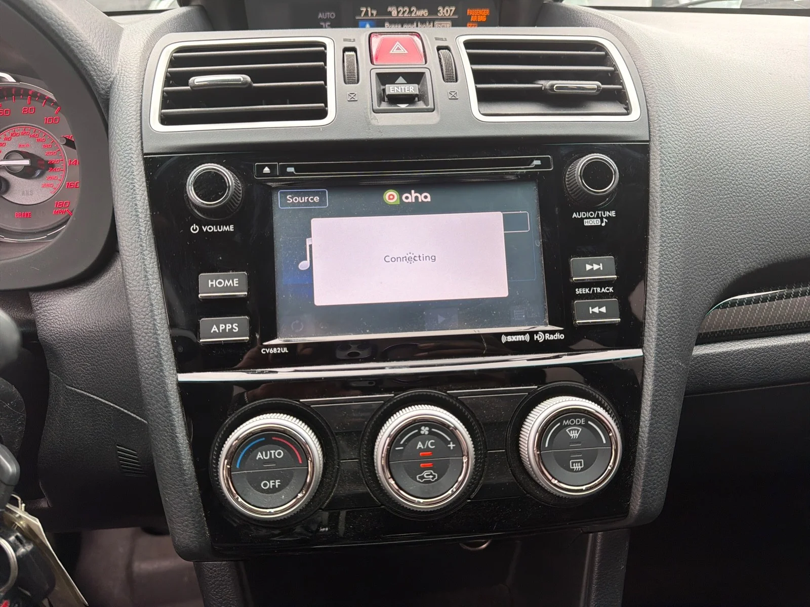 Used 2017  Subaru  image 12