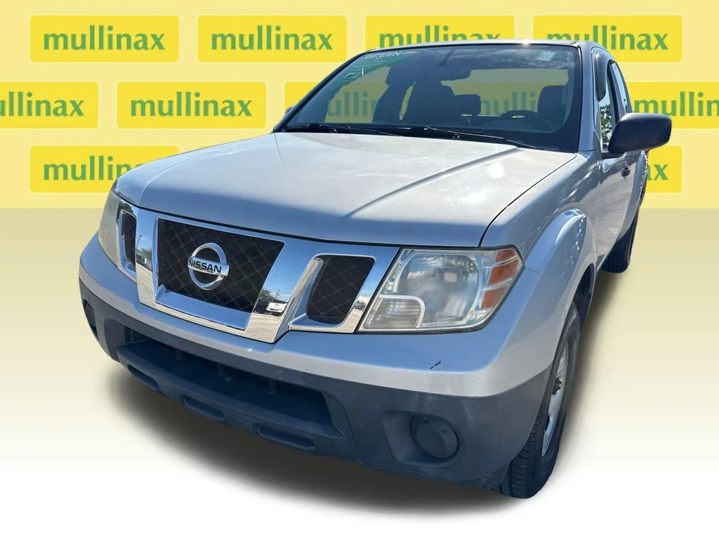 Used 2016 Silver Nissan S image 9