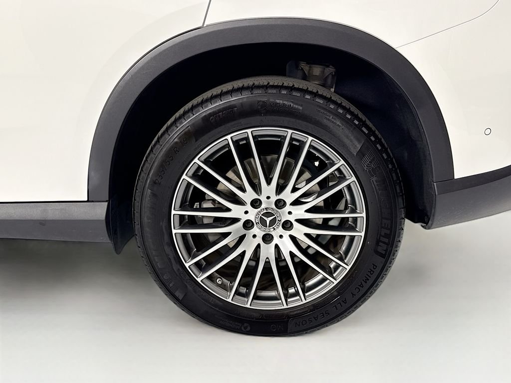 Used 2026  Mercedes-Benz GLC 300 image 32