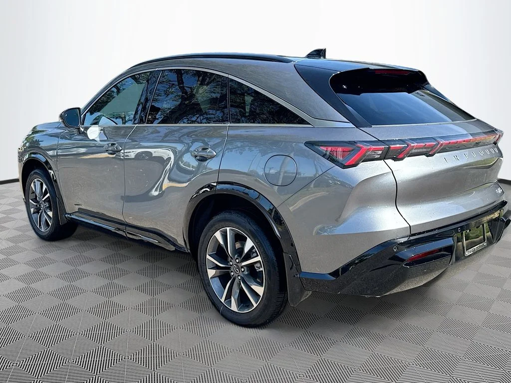New 2027 GRAPHITE SHADOW INFINITI Luxe AWD image 7