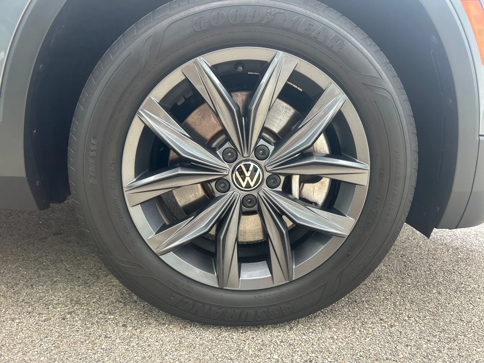 Used 2023 Gray Volkswagen 2.0T SE 4MOTION image 26