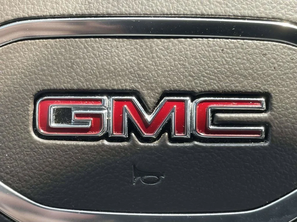 Certified Used 2022 White Frost Tri-Coat GMC SLT image 29