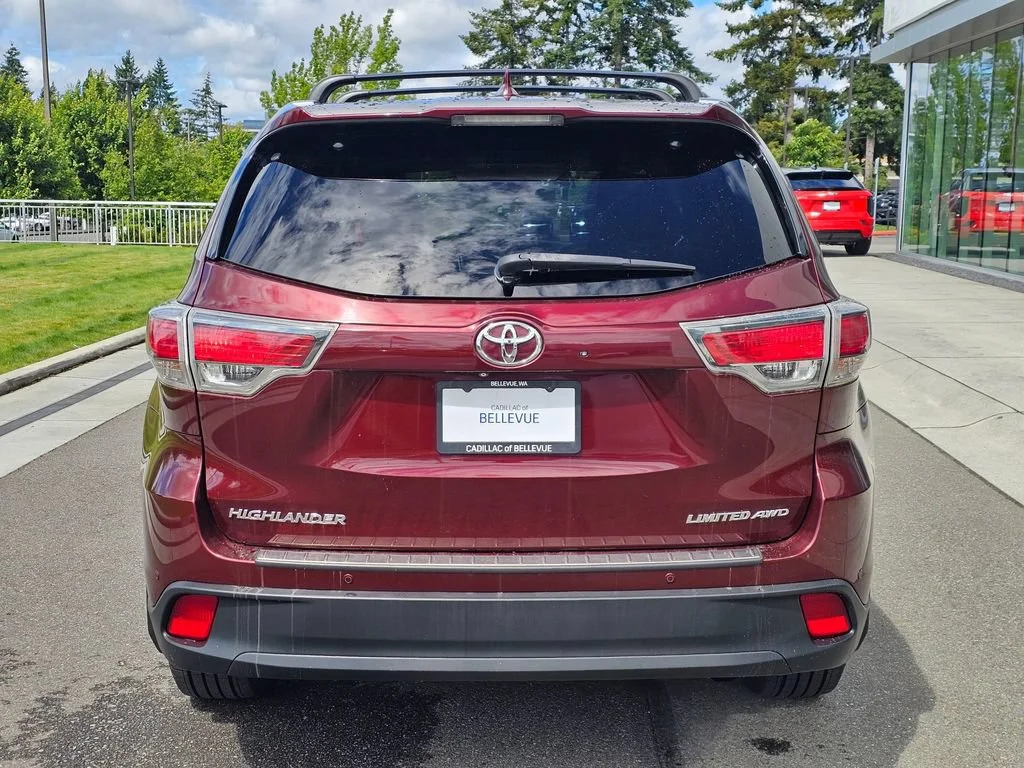Used 2015  Toyota Limited image 4