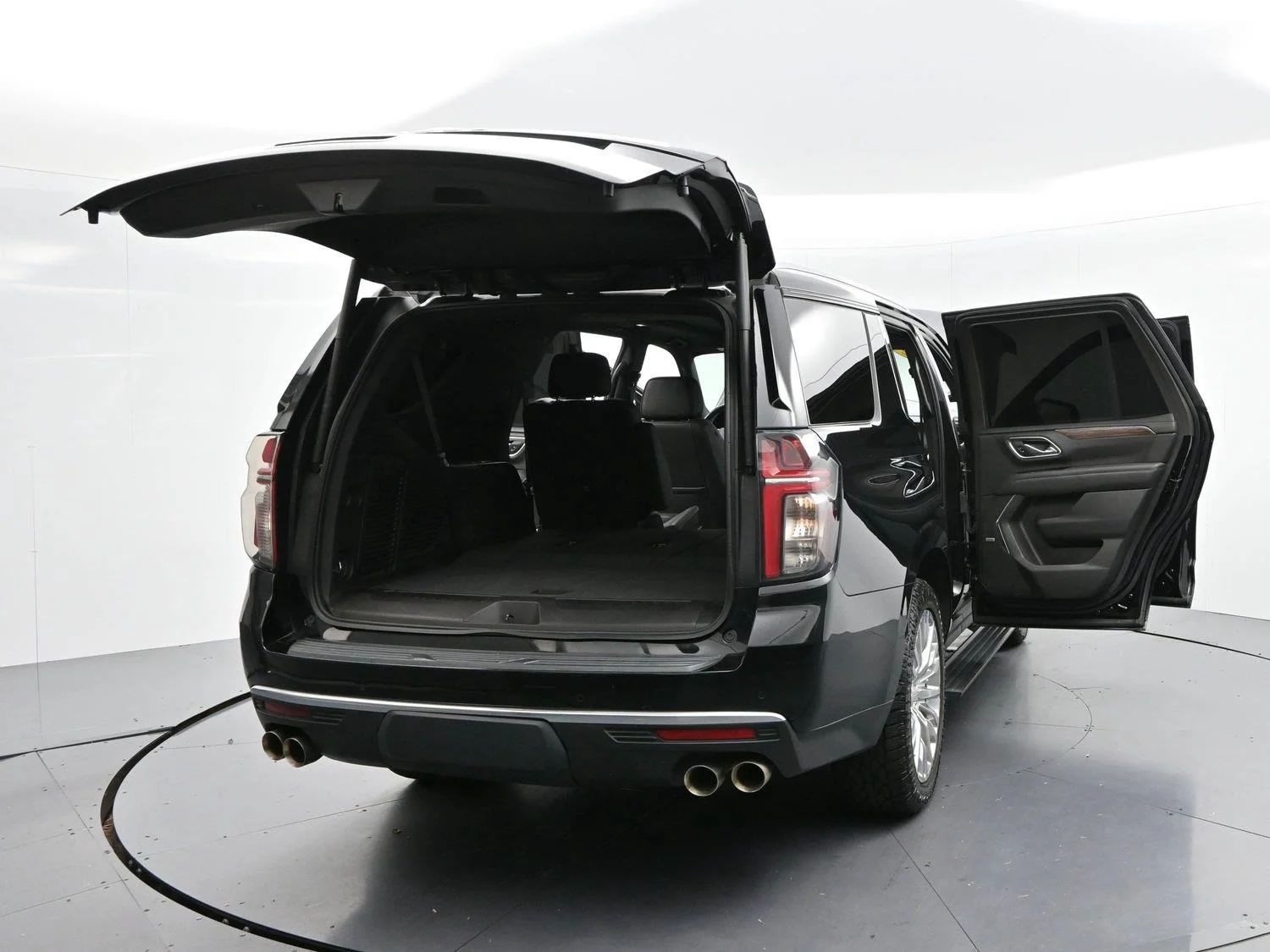 Used 2022 Black Chevrolet High Country image 46
