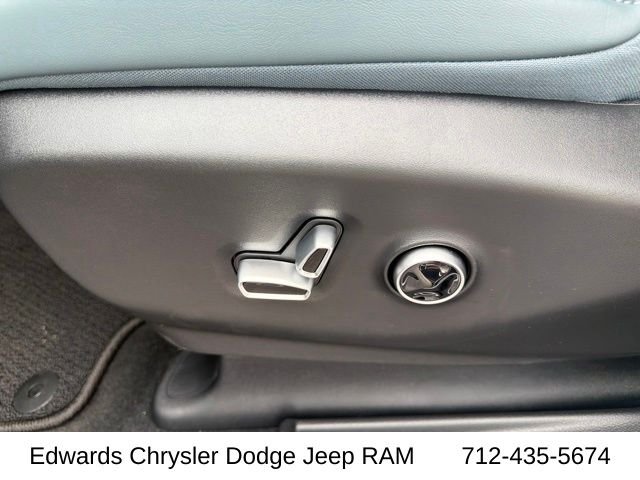 New 2027 Bright White Clear-Coat Exterior Paint Chrysler Pinnacle image 15