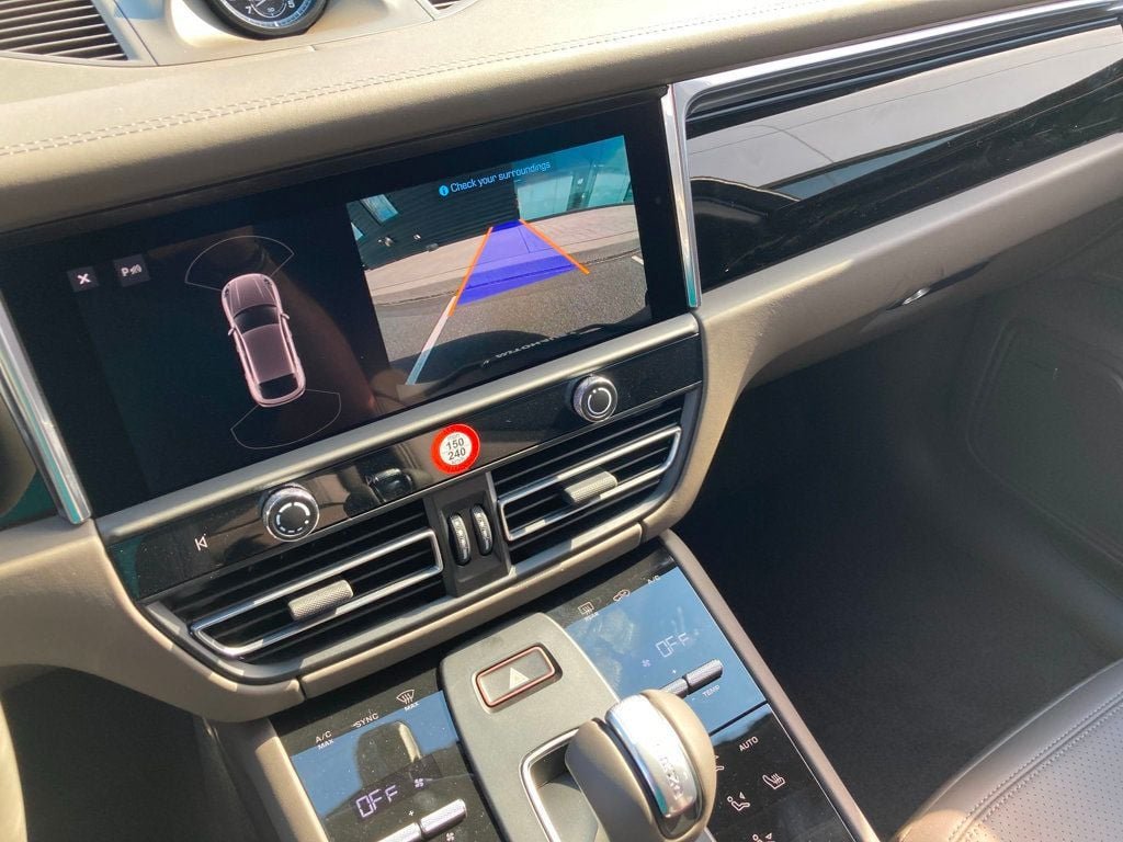 2025 Porsche Macan - Photo 18