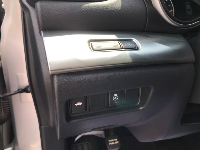 Used 2020 Brilliant Silver Metallic Nissan SL image 13
