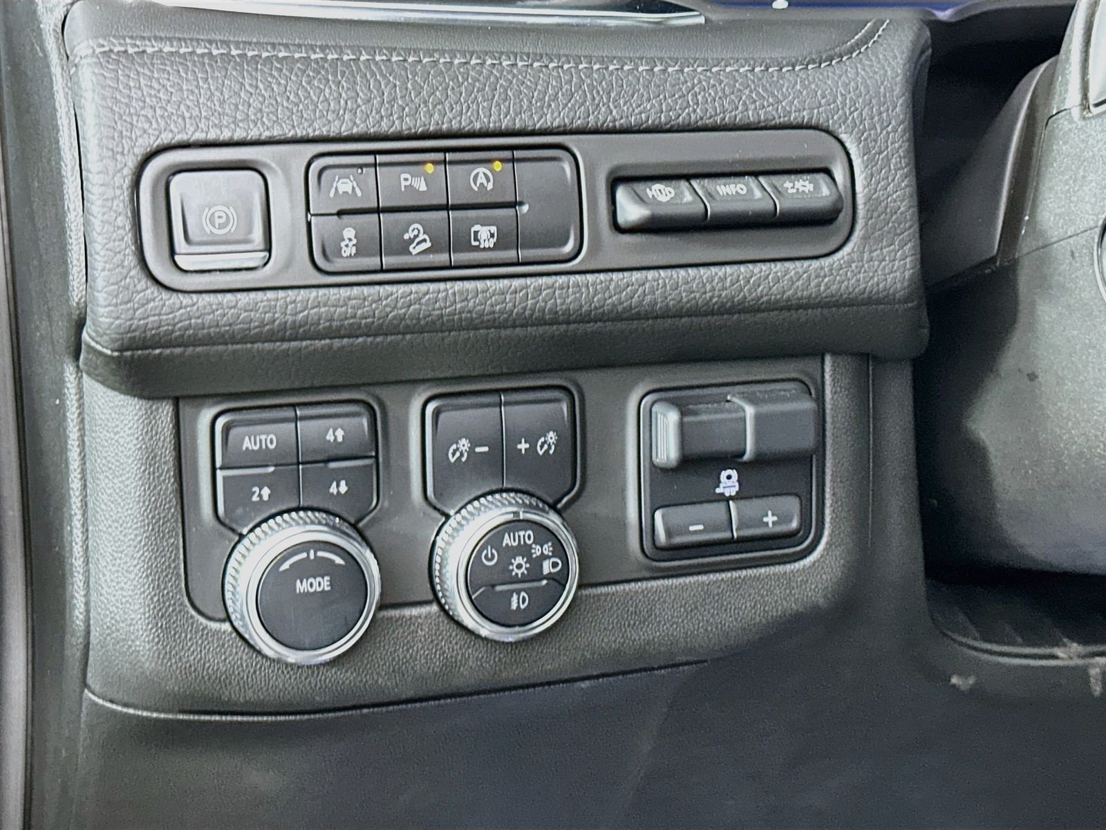 Used 2023 Onyx Black GMC Denali image 11