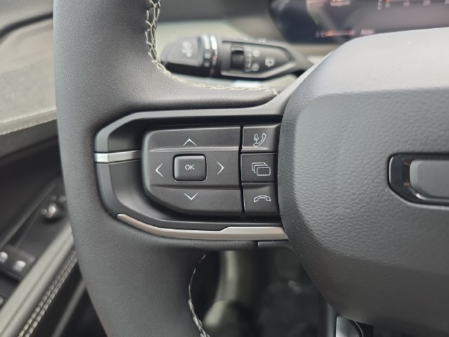 New 2026 Diamond Black Crystal Pearl-Coat Exterior Paint Jeep Laredo image 22