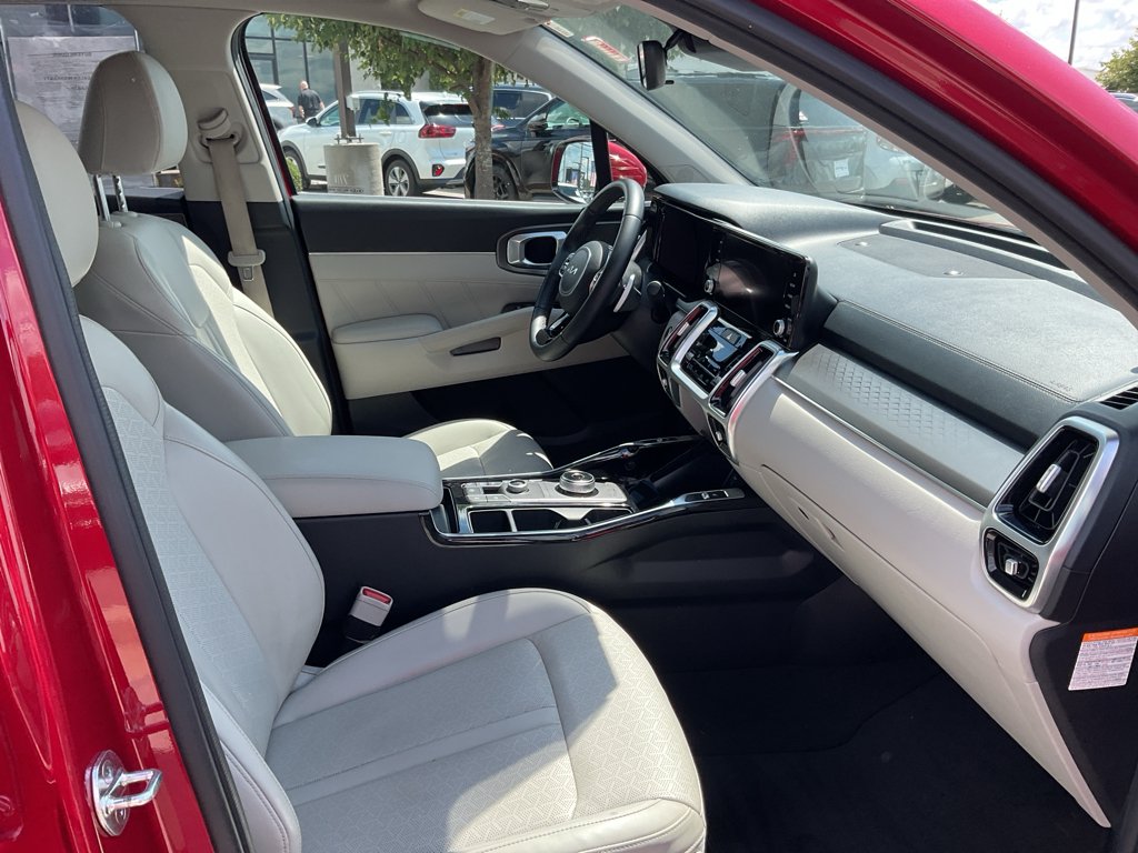 Used 2022 Runway Red Kia SX image 12
