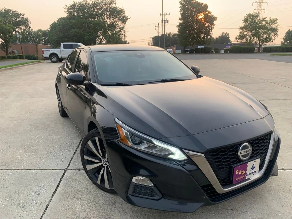 Used 2021 Black Nissan 2.5 SR image 4