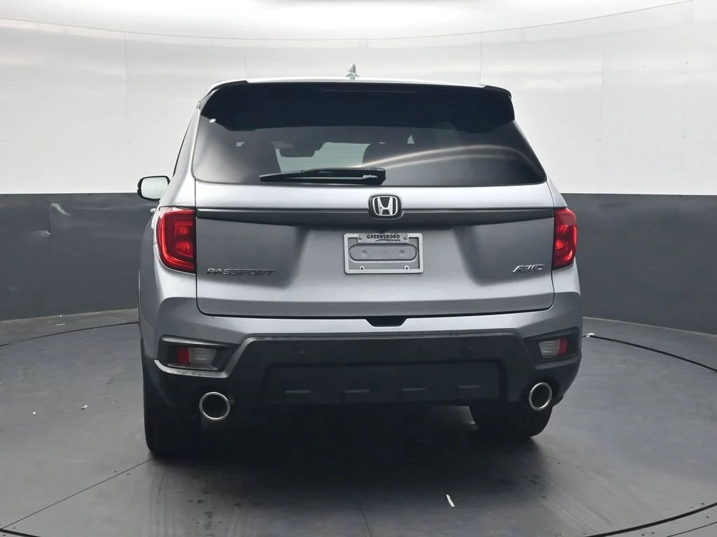 Used 2023 Lunar Silver Metallic Honda EX-L image 5