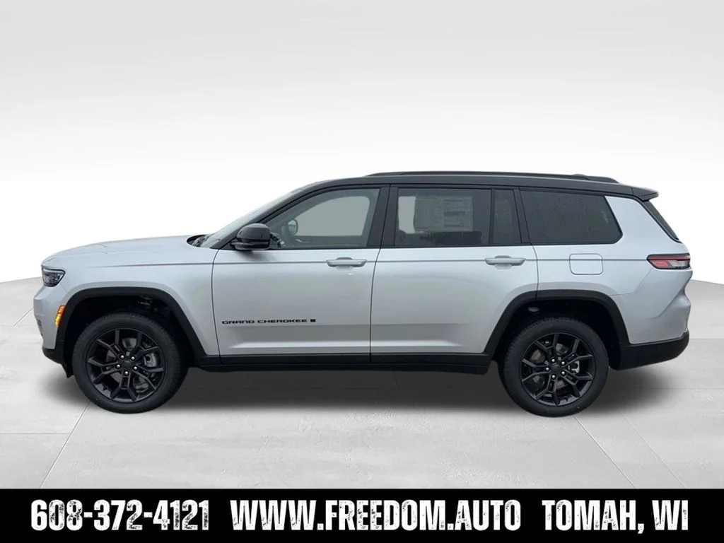 Used 2025 Silver Zynith Jeep Limited image 3