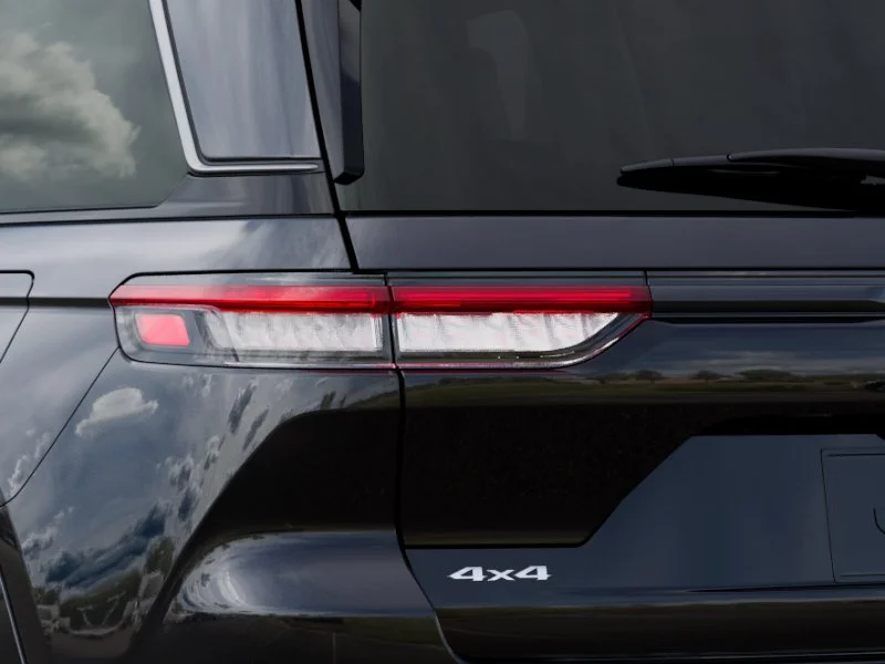 New 2026 Diamond Black Crystal Pearl-Coat Exterior Paint Jeep Limited image 35