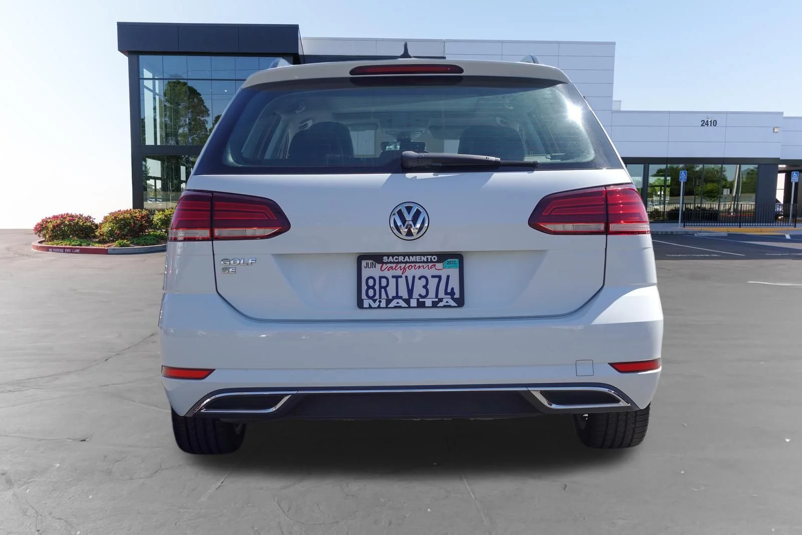 Used 2019 Pure White Volkswagen SE image 4