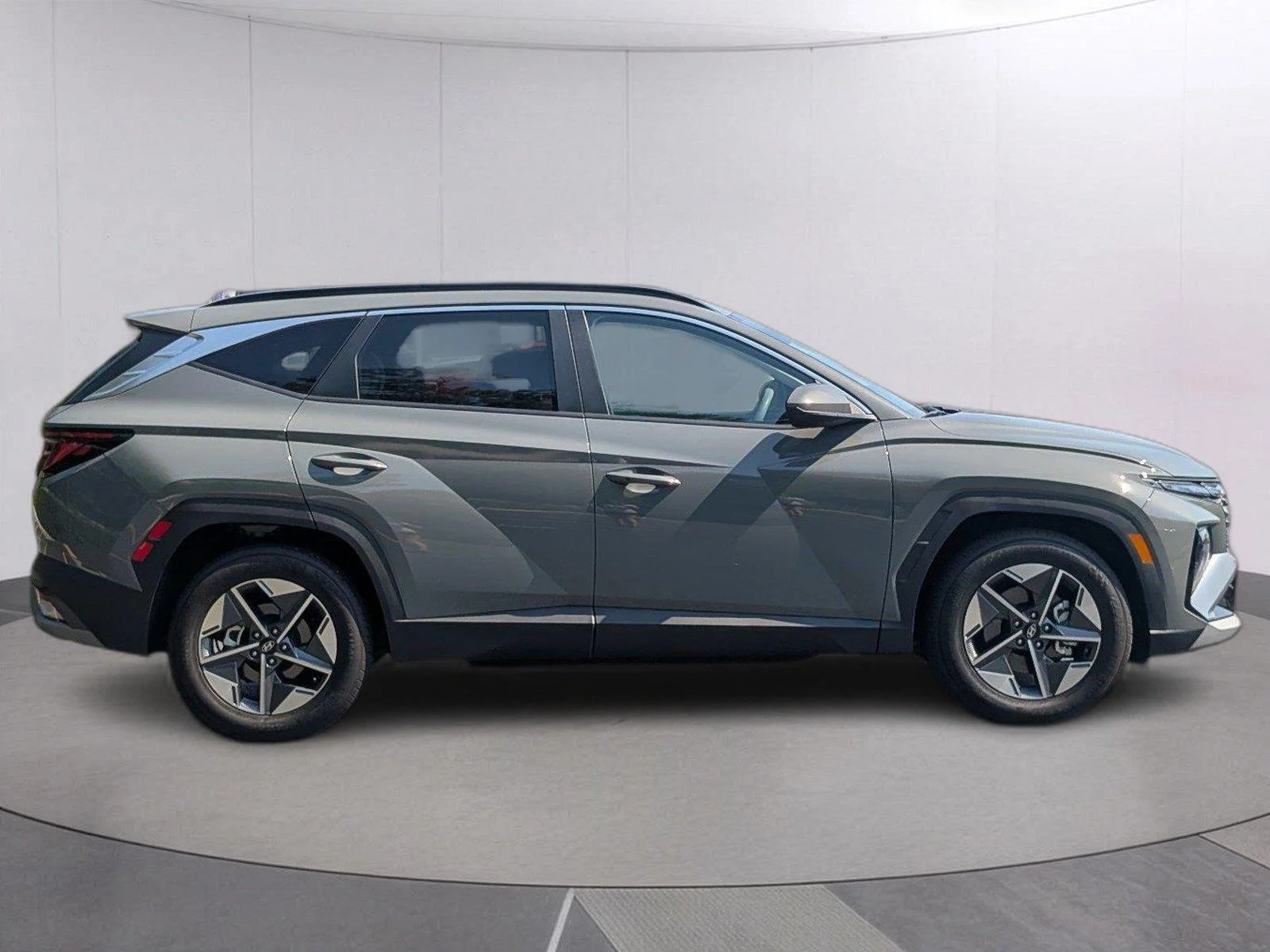 Used 2026 Hampton Gray Hyundai SEL image 8