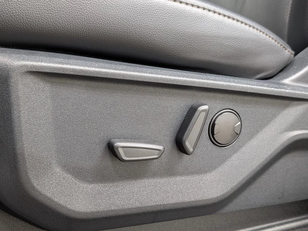 New 2026 Agate Black Metallic Ford F-250® Lariat® image 14