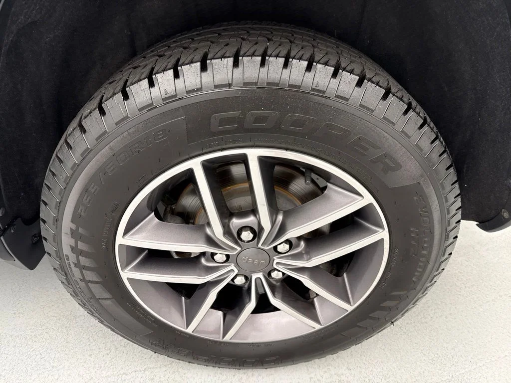 Used 2020 White Jeep Laredo E image 6