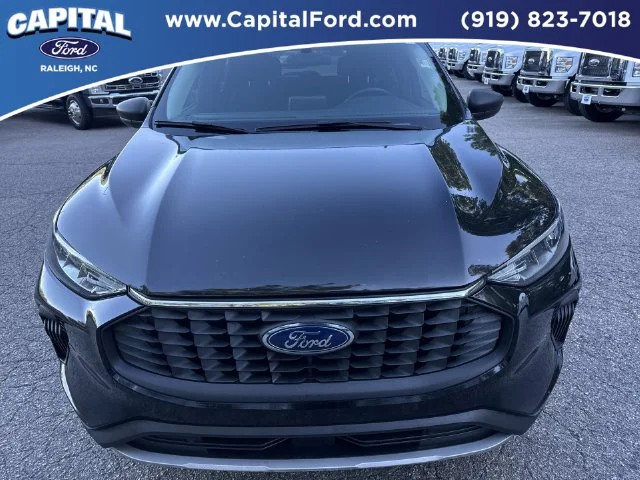 Used 2023 Black Ford Active image 10
