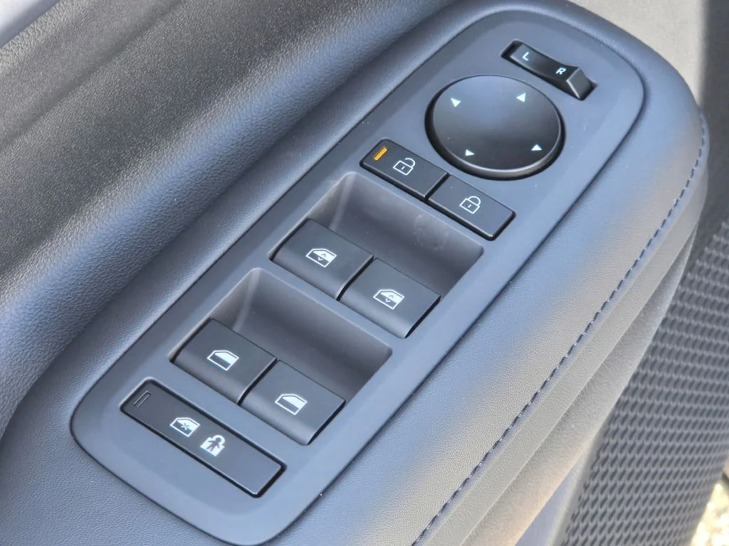 New 2027 White Hyundai SEL image 21