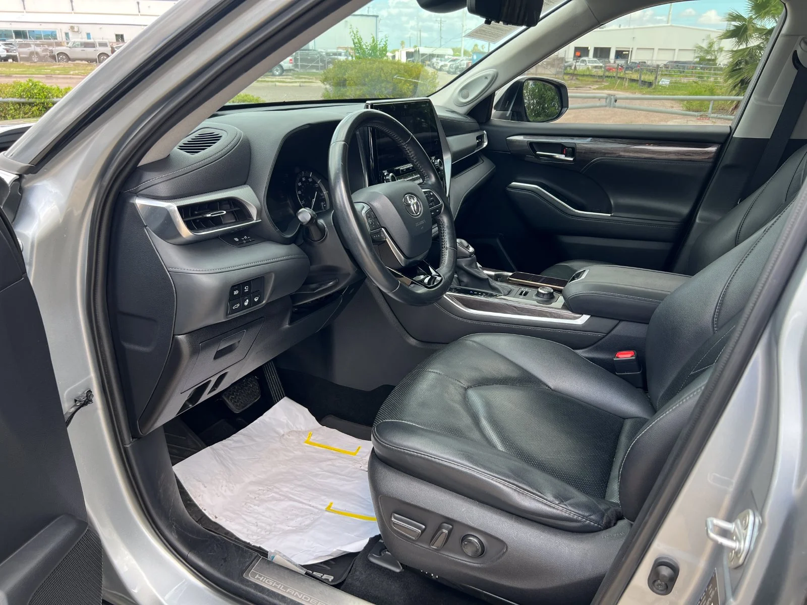 Used 2020 Silver Toyota Platinum image 17