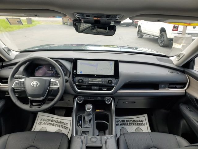 Used 2025 White Toyota Limited image 17