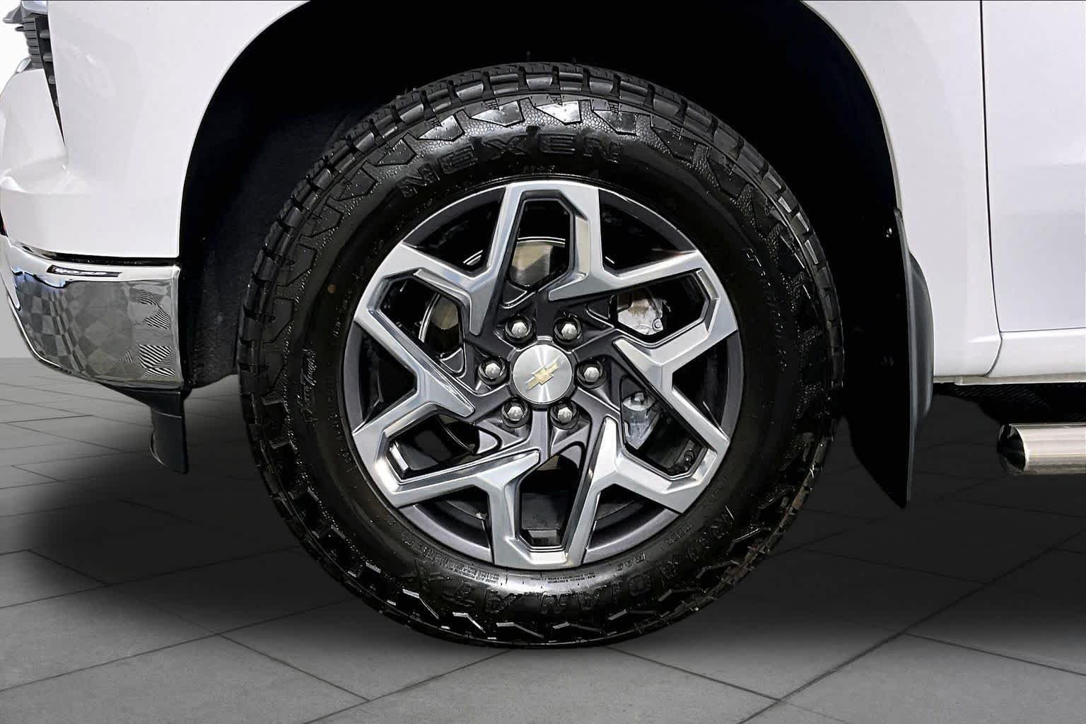 Used 2024 Summit White Chevrolet LTZ image 11
