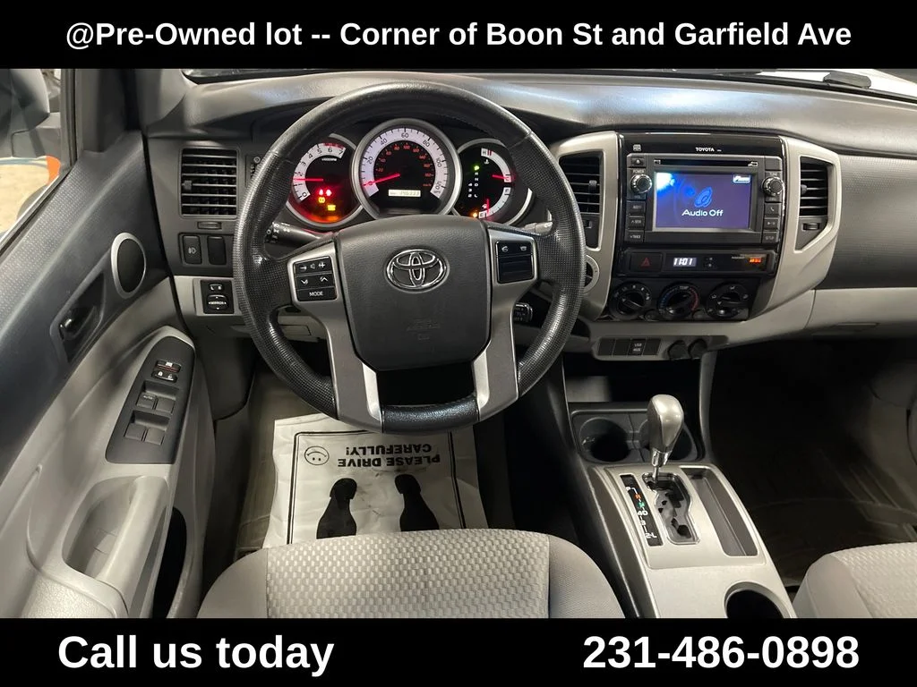 Used 2013 White Toyota Base image 17