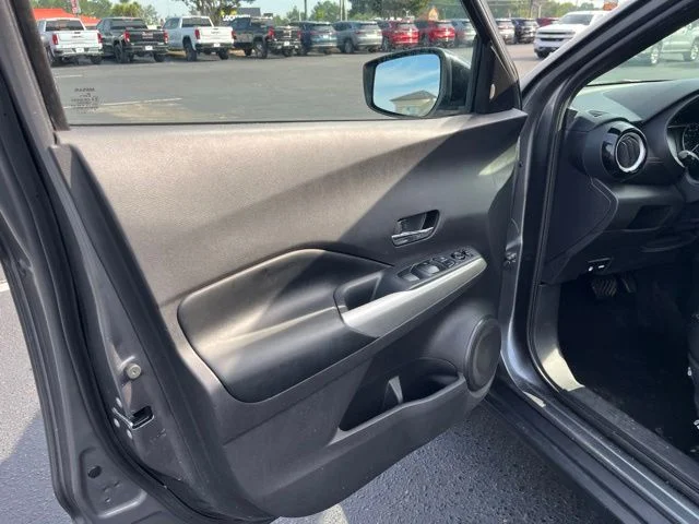 Used 2020 Gray Nissan SR image 4