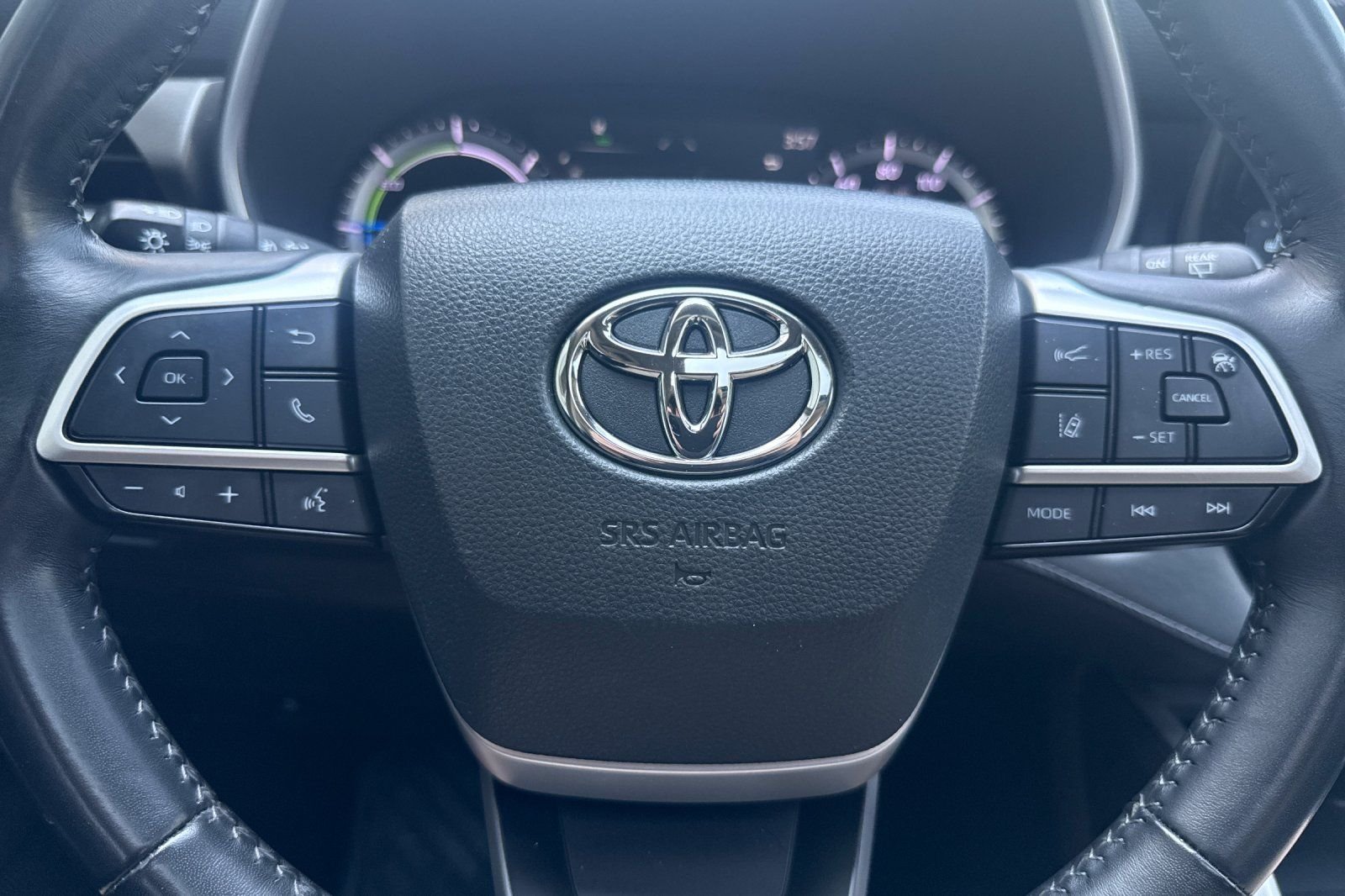 Used 2022 Gray Toyota XLE image 25