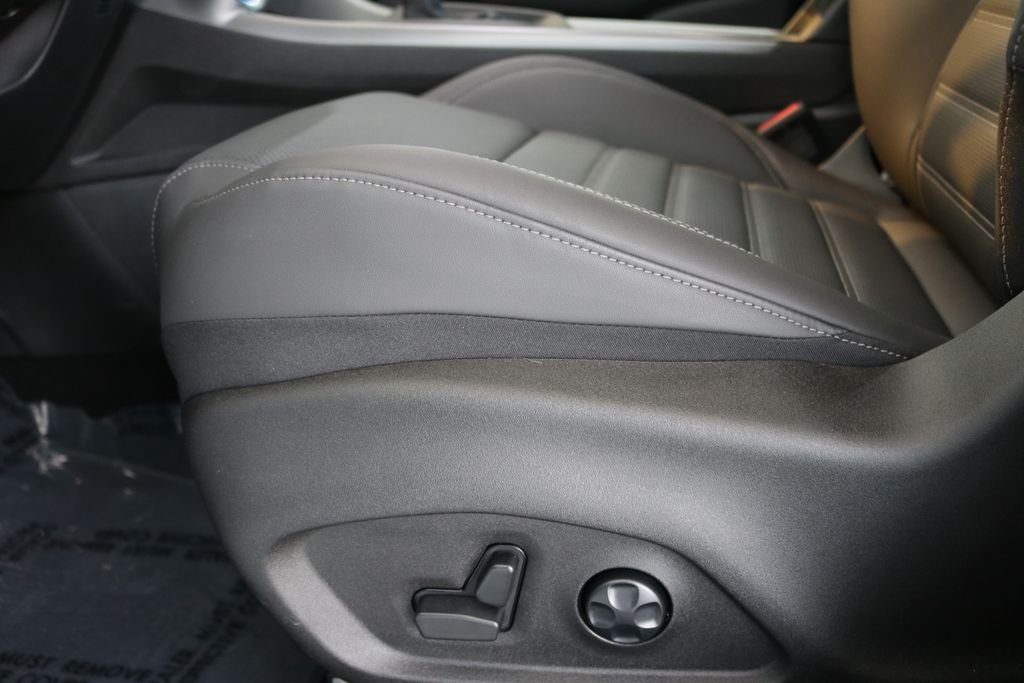 New 2025 Milano White Exterior Paint Alfa Romeo Base image 19