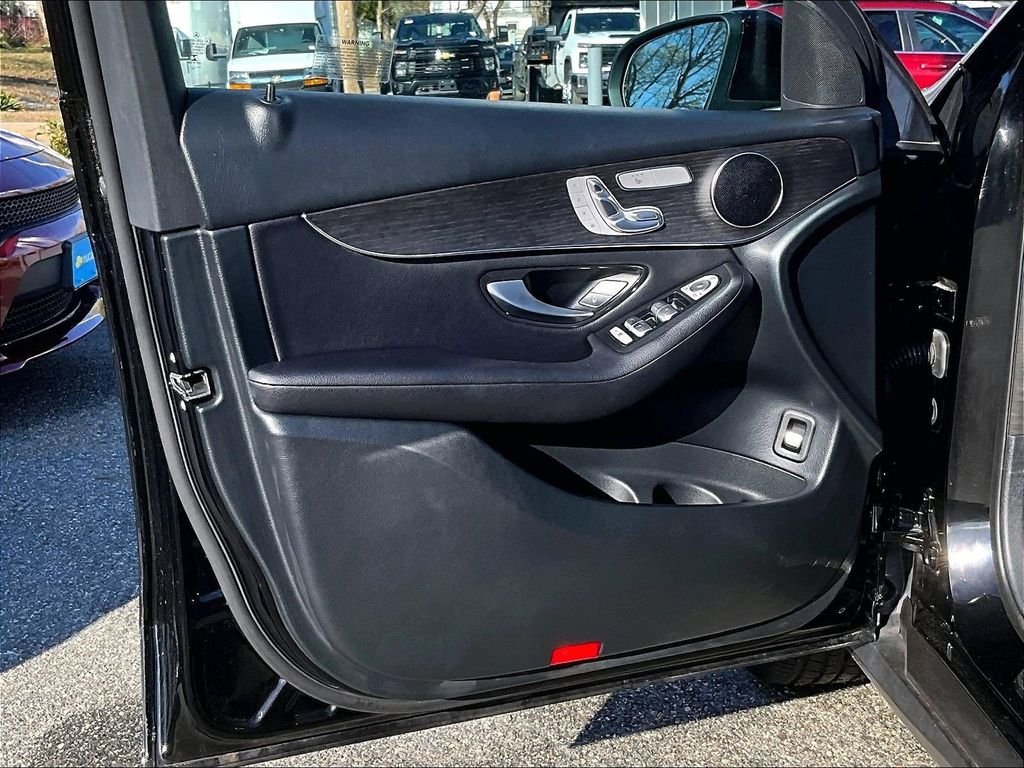 Used 2022 Black Mercedes-Benz GLC 300 image 9