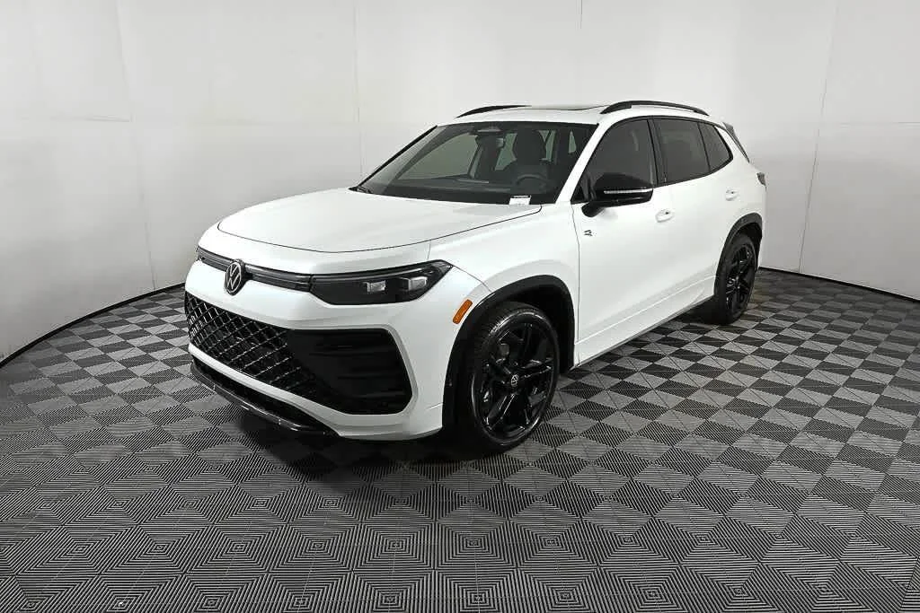 New 2026 Opal White Pearl Volkswagen SE R-Line Black image 26