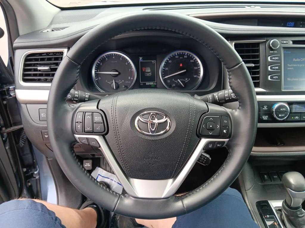 Used 2019 Shoreline Blue Pearl Toyota XLE image 34