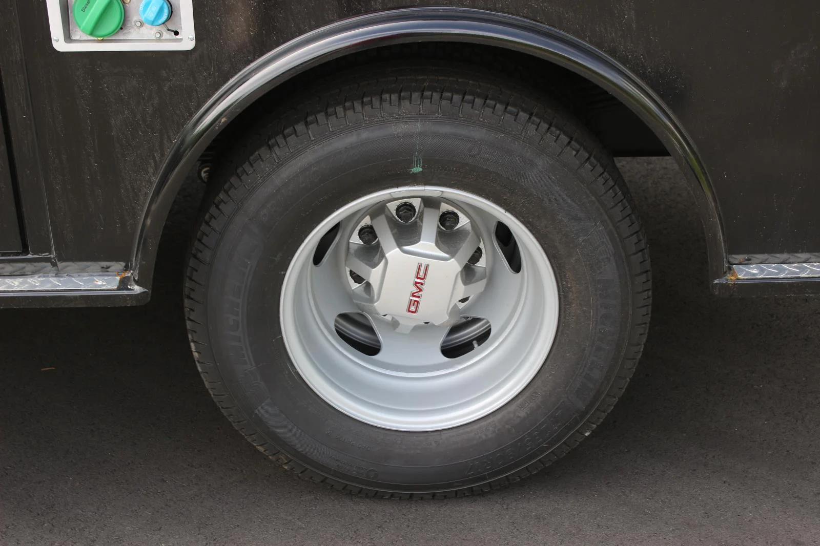 New 2026 Summit White GMC Pro image 31