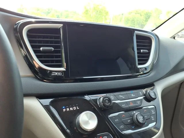 Used 2023 White Chrysler Touring L image 26