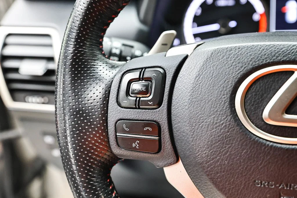 Used 2018  Lexus  image 15