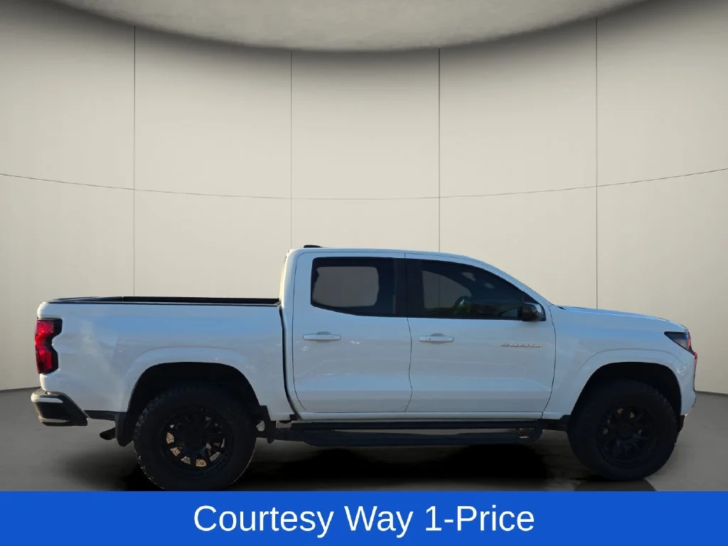 Used 2024 White Chevrolet LT image 9