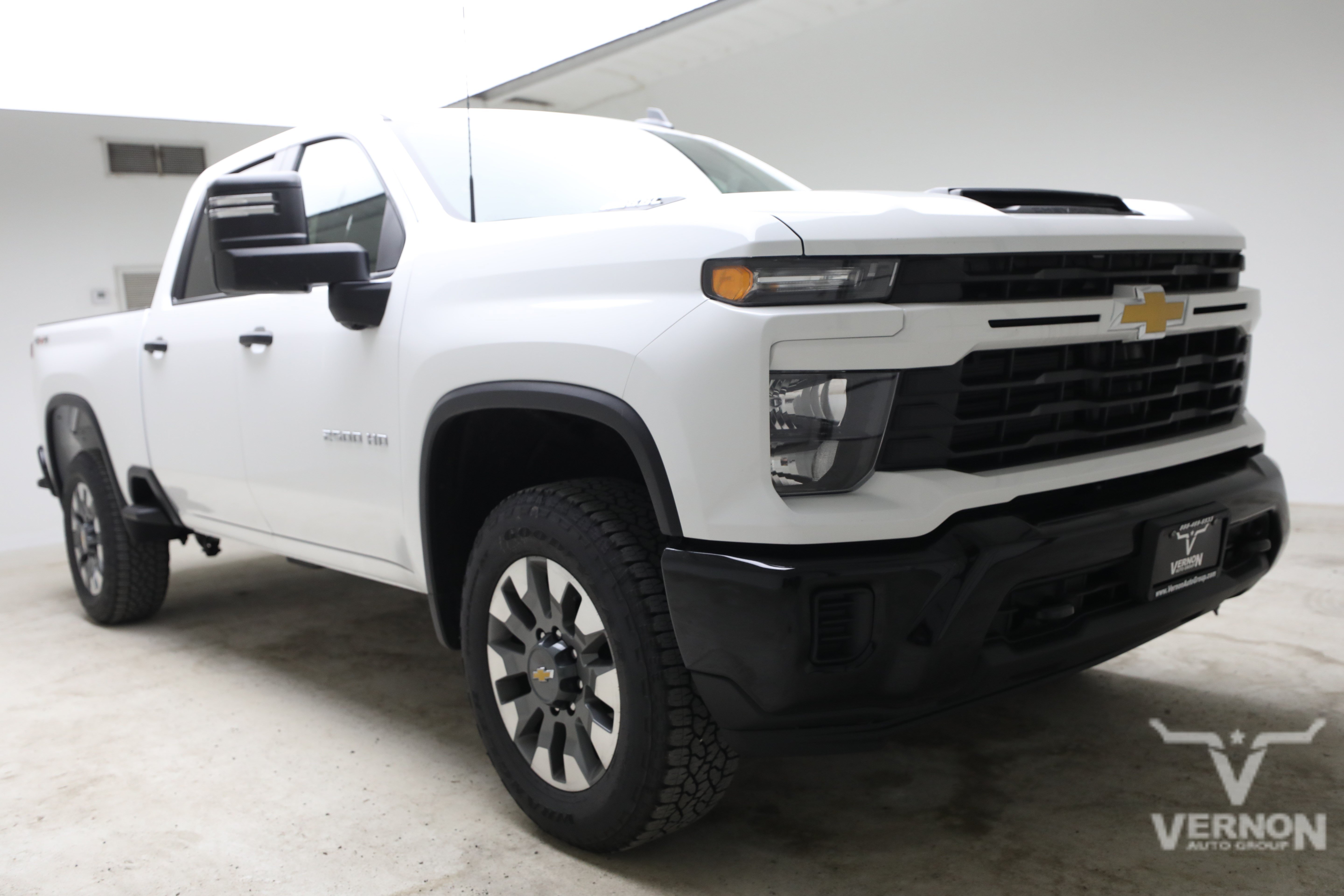 New 2026 Summit White Chevrolet N image 7