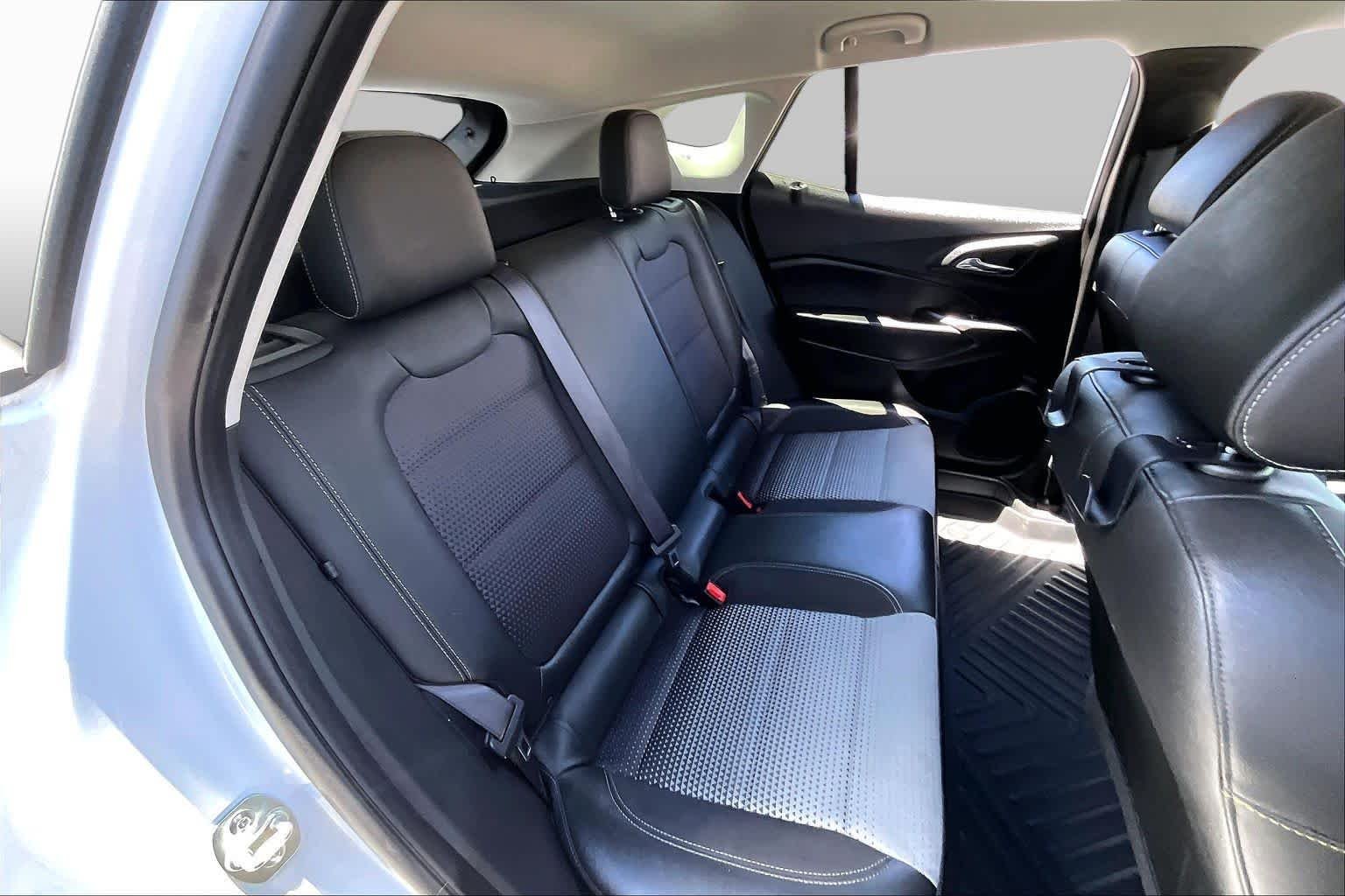 Used 2025 Summit White Chevrolet LT image 17