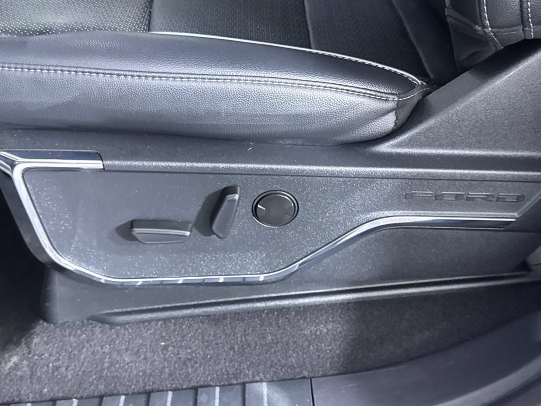 Used 2024 Avalanche Ford LARIAT image 13