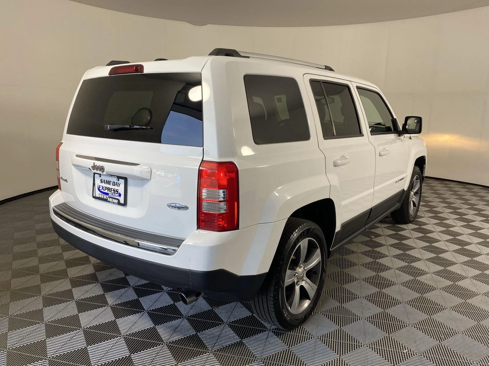 Used 2016 Bright White Clearcoat Jeep High Altitude Edition image 8