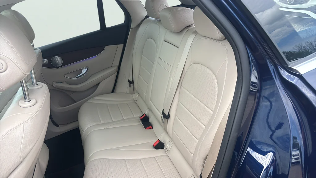 Used 2021  Mercedes-Benz GLC 300 image 20