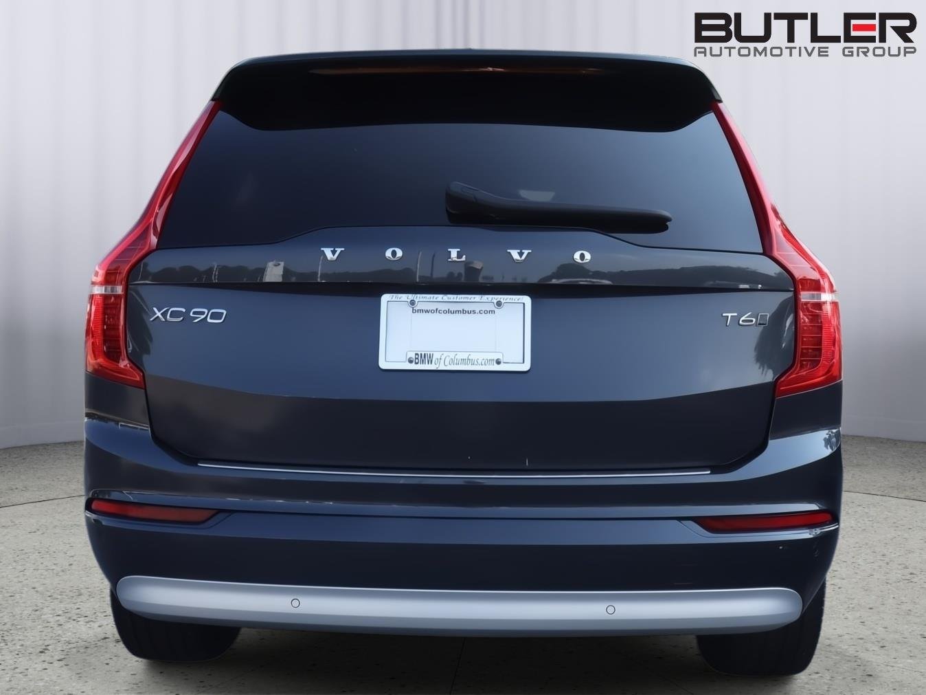 Used 2022 Savile Grey Metallic Volvo Momentum image 5