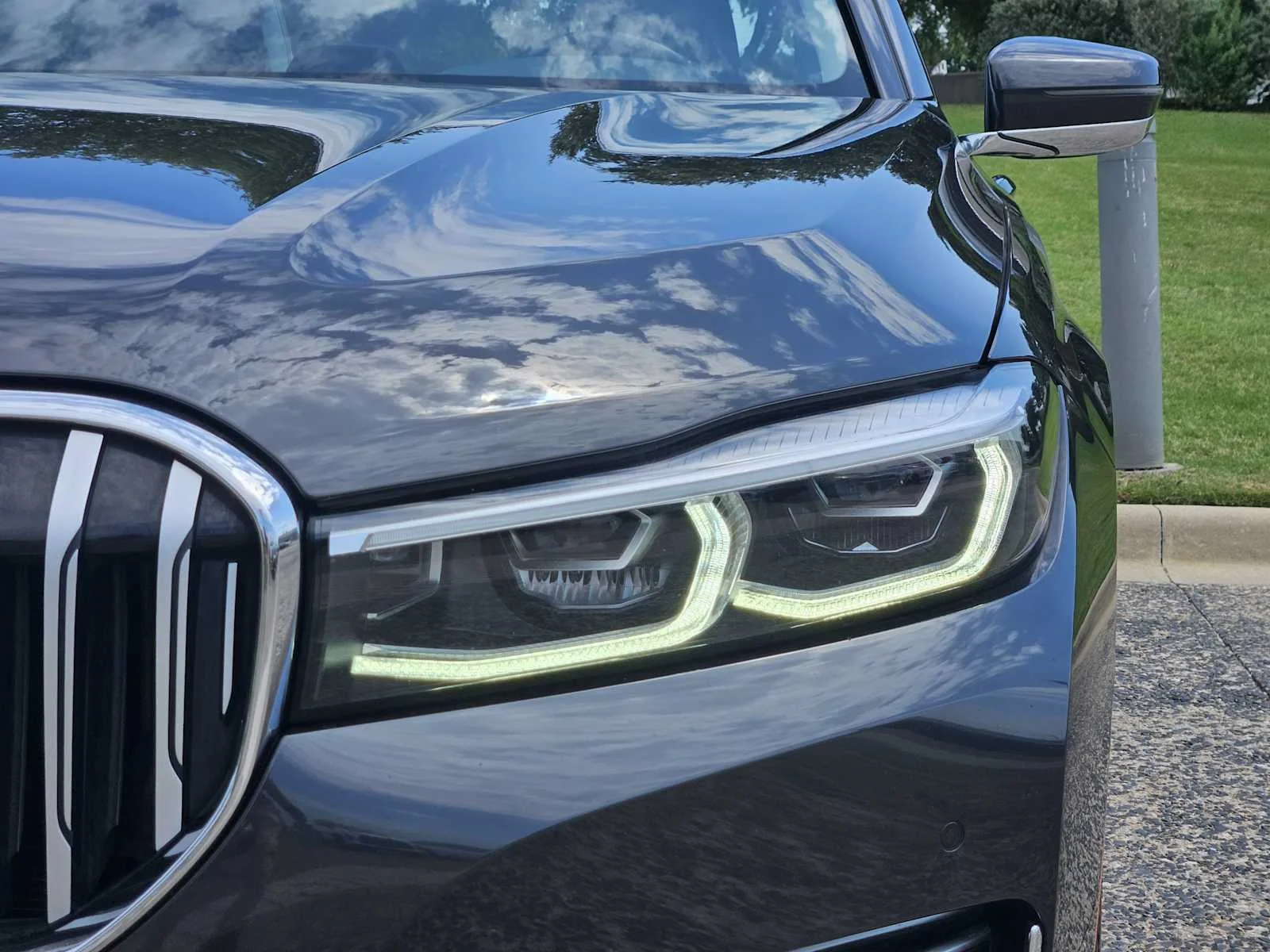 Used 2021 Dark Graphite Metallic BMW 740i xDrive image 6