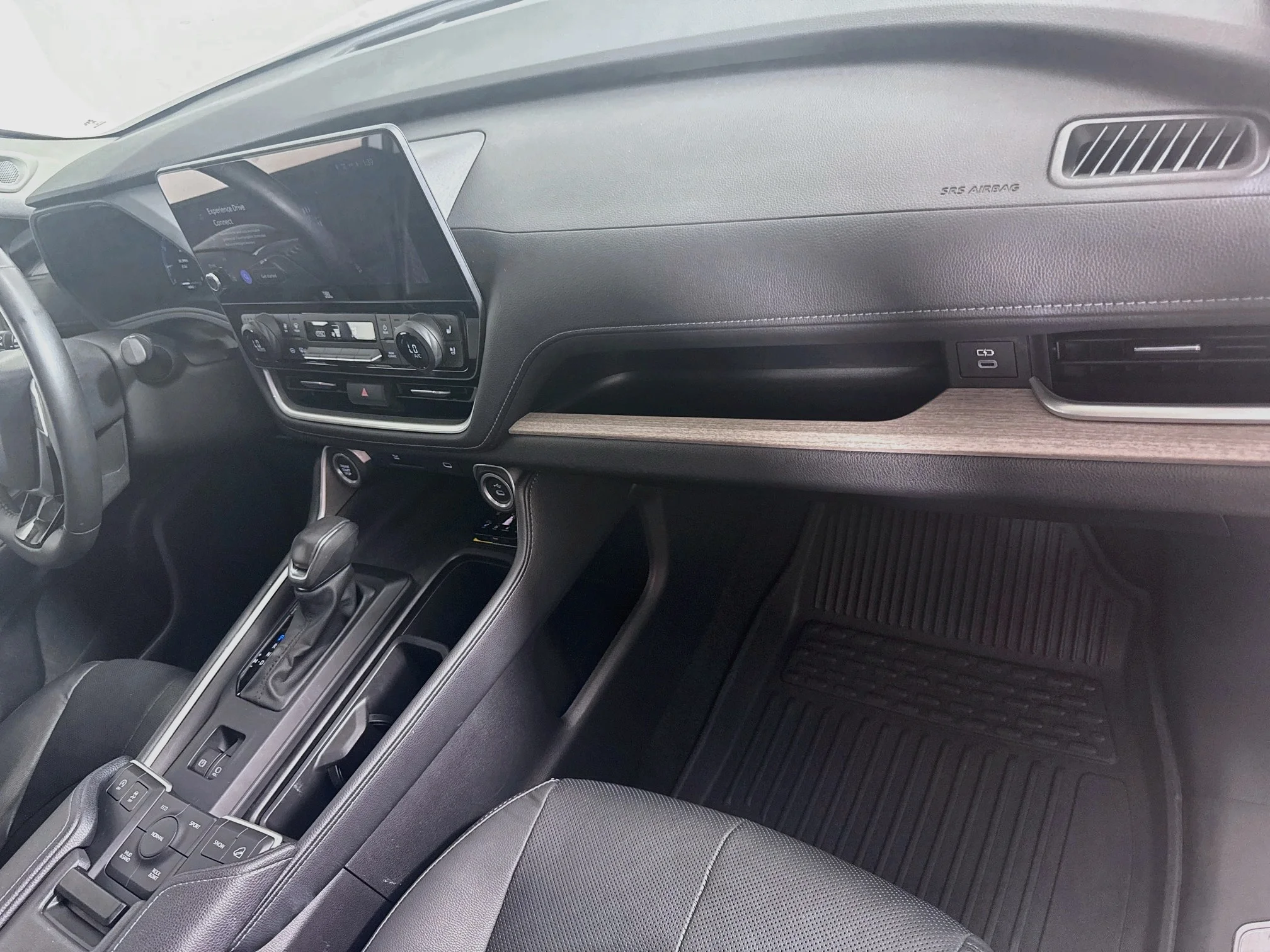 Certified Used 2024 Wind Chill Pearl Toyota Limited image 32