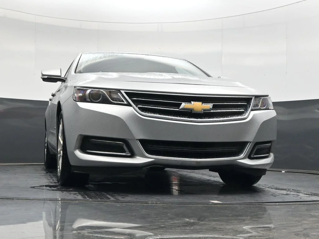 Used 2020 Silver Chevrolet LT image 30