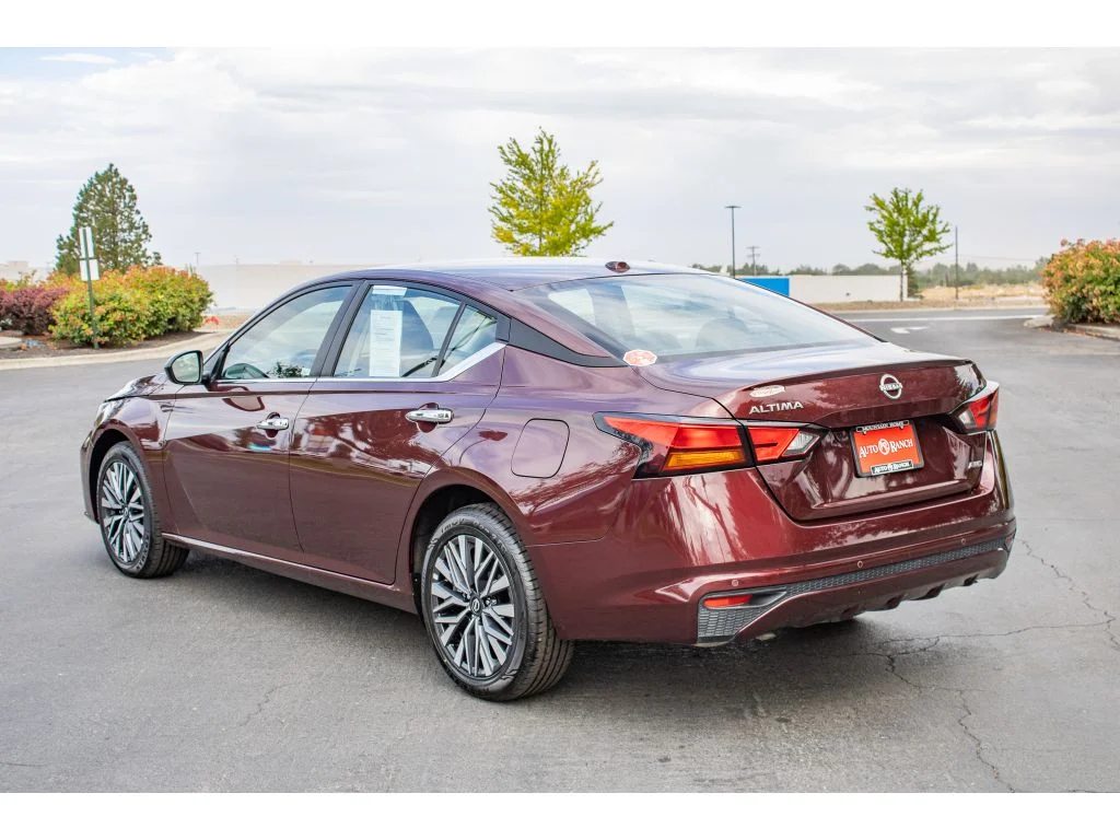 Used 2025 Garnet Pearl Metallic Nissan SV image 6