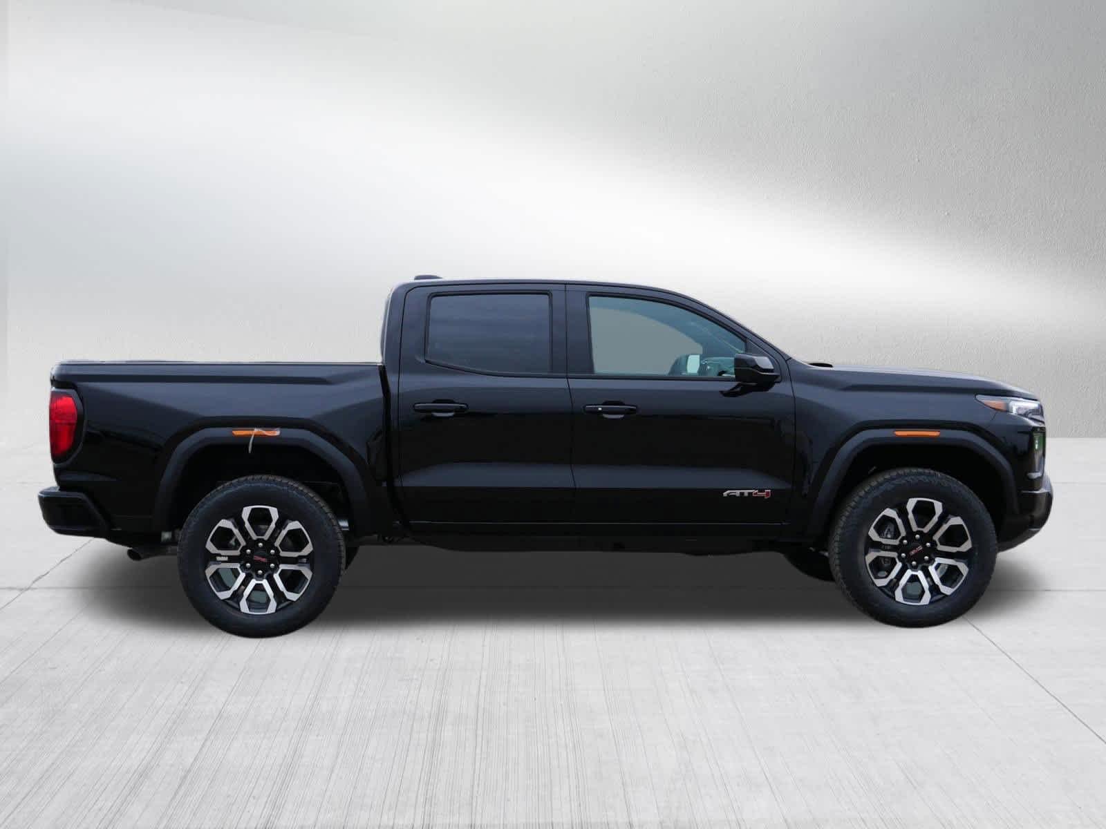 2026 GMC Canyon AT4 - Photo 6
